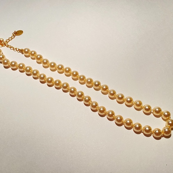 White Pearl Necklace - Picture 5 of 5